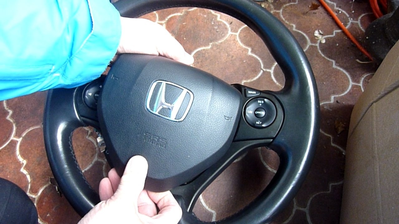 Diagnozowanie usterki poduszki powietrznej SRS (51-21) oraz wymiana i sprawdzenie bezpiecznik&oacute;w &ndash;...