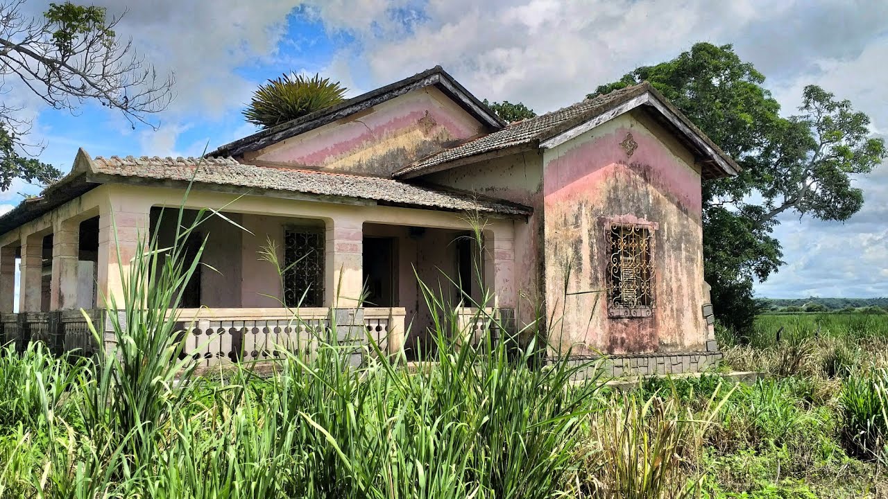 Casarão abandonado nas terras do antigo Engenho Cadeno, Santa Rita-PB.