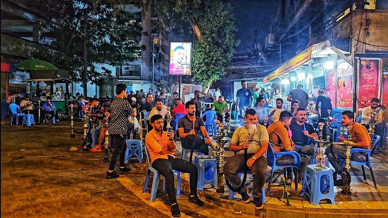 Baghdad, night walk in Karrada, Reda Alwan Street