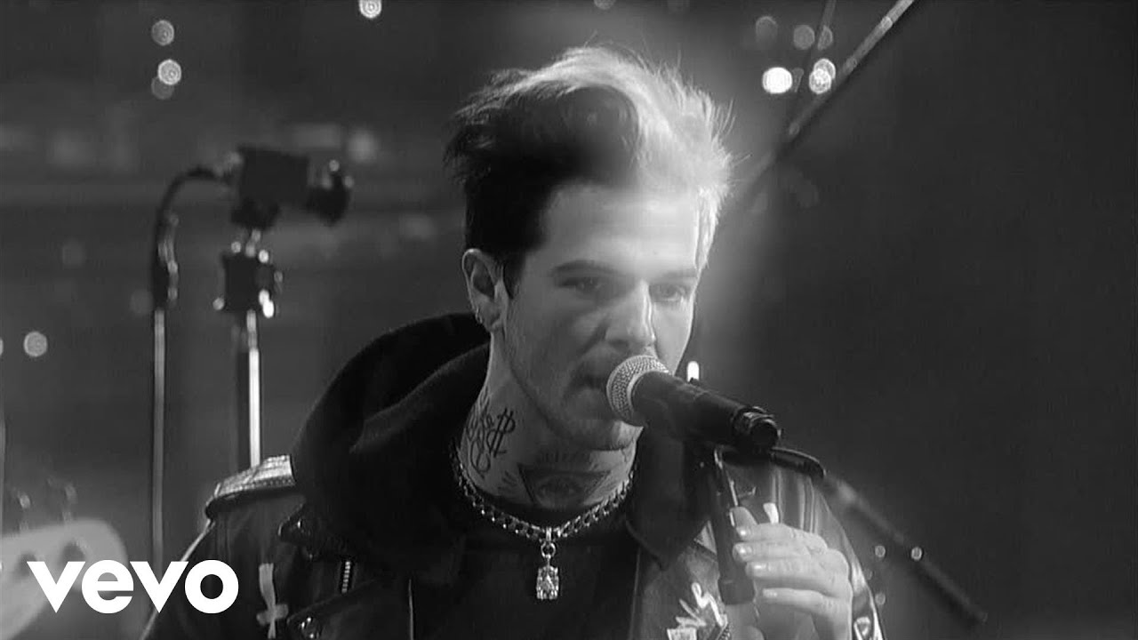 The Neighbourhood - Female Robbery (Live on Letterman)