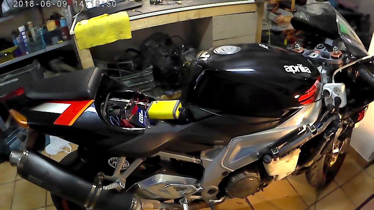 Aprilia rsv 1000R cambiar regulador por compufire 55402