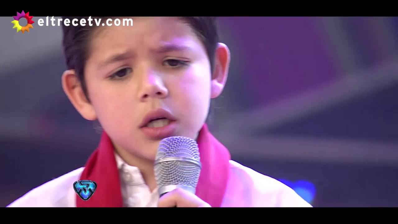 Enoc cantó “Zamba para olvidar” y el público ovacionó al pequeño cantante