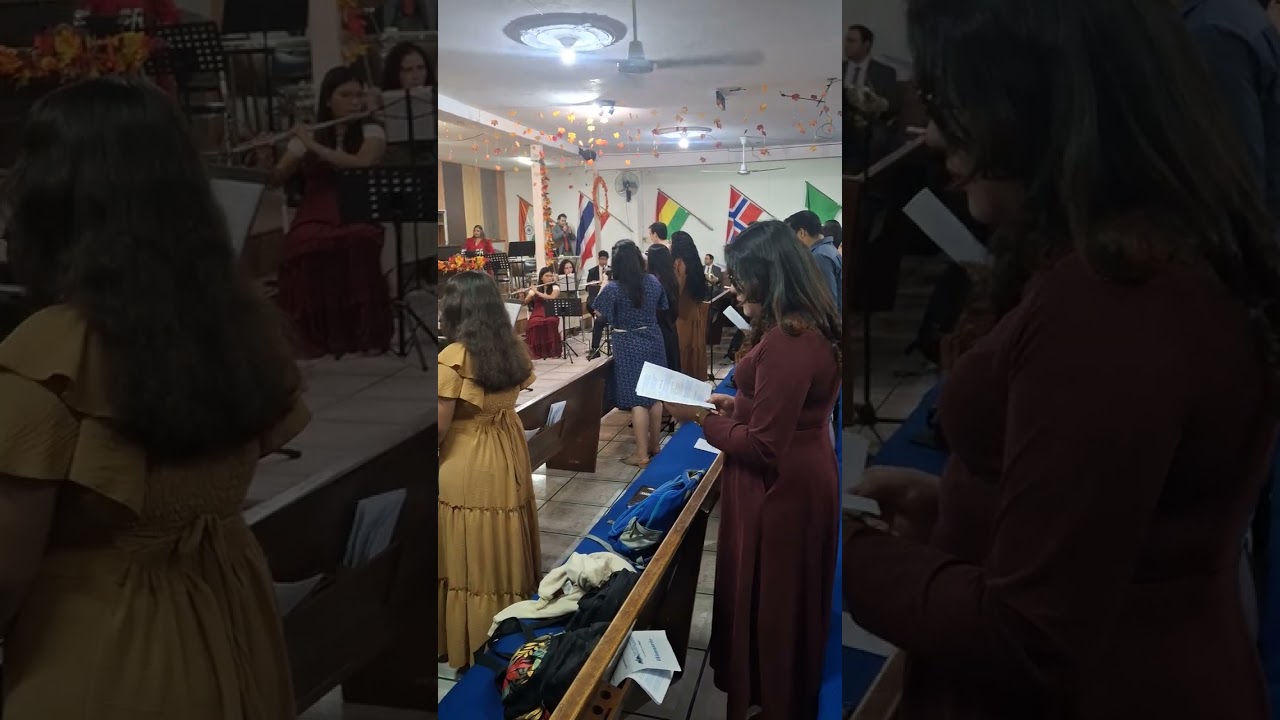 Yo tocando el himno Cuan grande es Él 