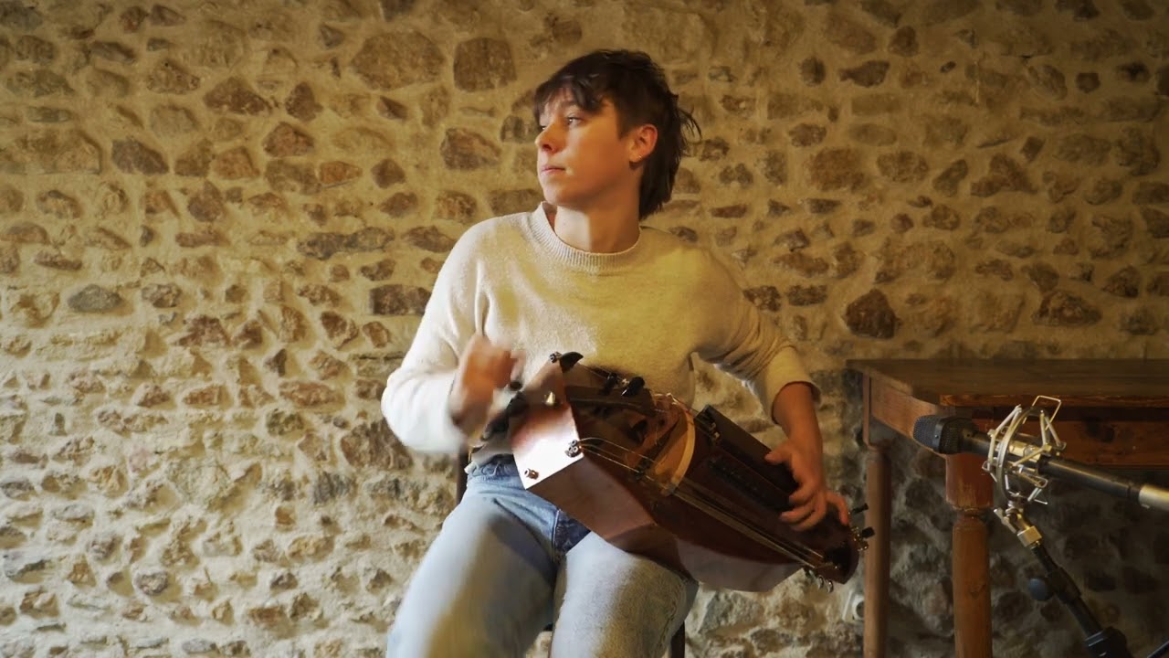 Amandine Pauvert - La Bourrée de la Grand Mère / la Recoulaise