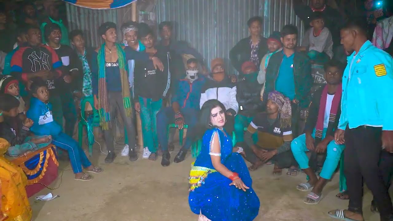 গ্রামের বাড়িতে উরাধুরা নাচ | Are re re Daru pike | Bangla dance | bangla wedding dance | Juthi