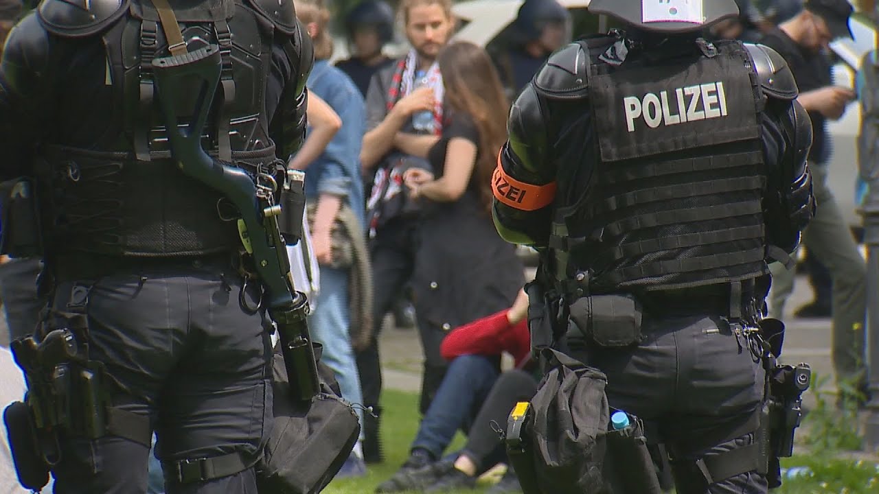 Winterthur ZH: Polizei kontrolliert Demonstrationsteilnehmer