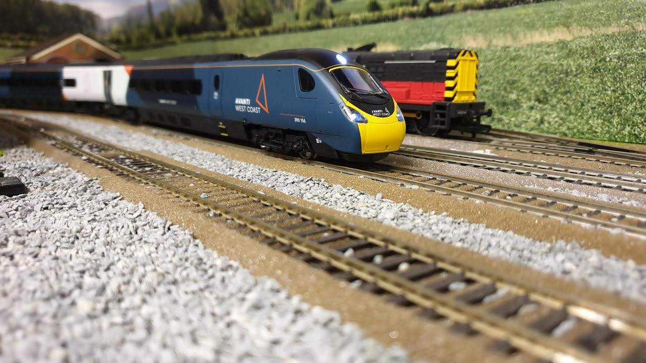 *Unboxing and review* New Hornby Avanti West Coast class 390 Pendolino