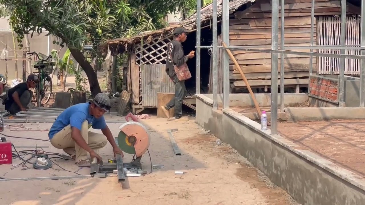ផ្ទះលោកយាយដៀងធ្វេីបាន60%ហេីយលឿនមែនជាងៗ By Pou Vot 