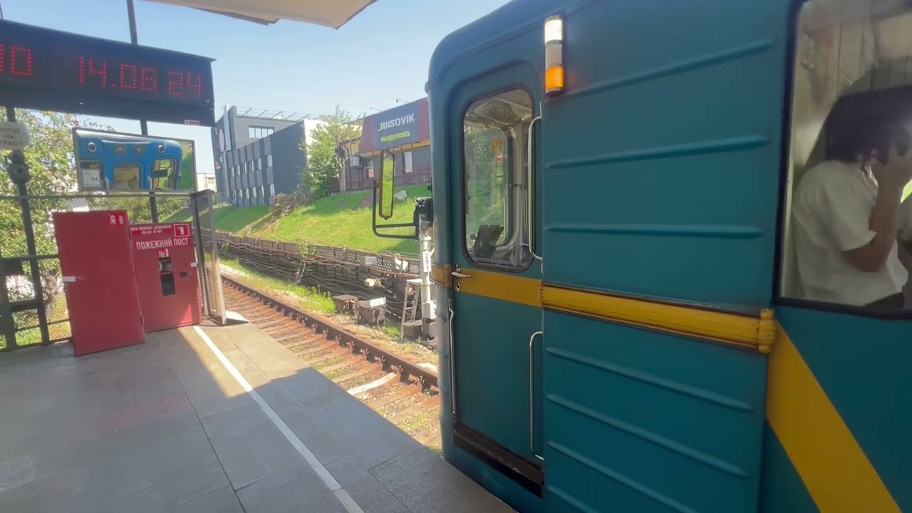 Ема-502 відправляється зі станції Чернігівська #метро #потяг #київ  #ukraine #train 