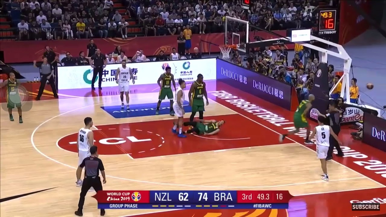 Pass and Crash, offensive foul!