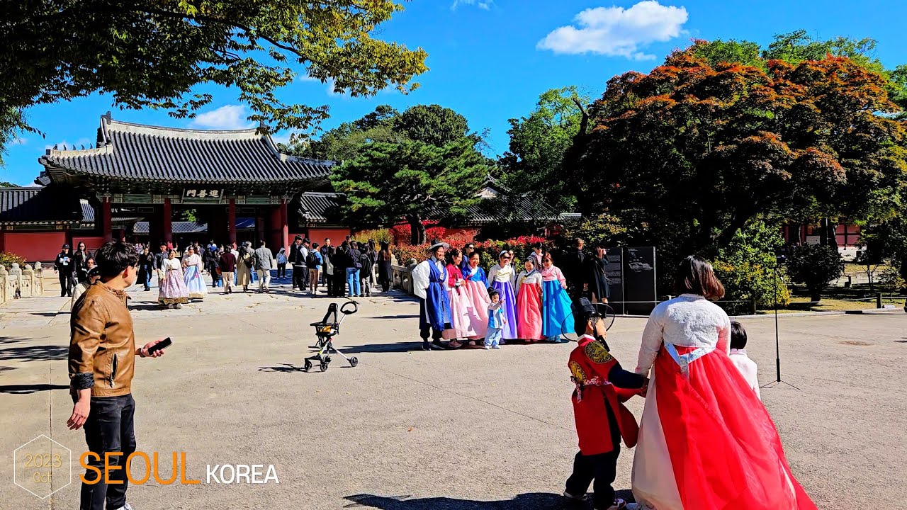 Changdeokgung Palace, Autumn Walk •[4k] Seoul, Korea