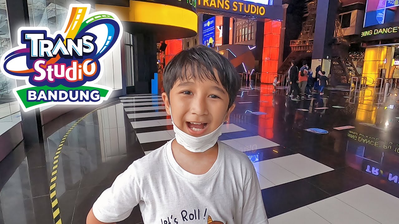 Ziyan Main di Trans Studio Bandung