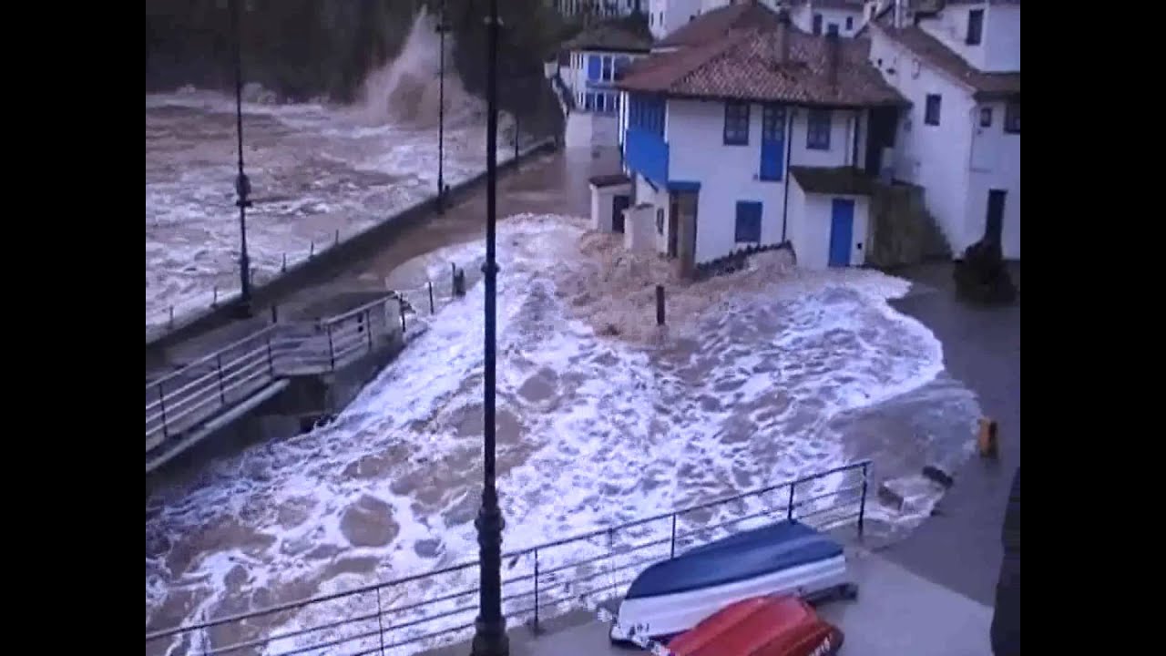 ESPECTACULARES OLAS EN EL TEMPORAL DE TAZONES VILLAVICIOSA MARZO 2014