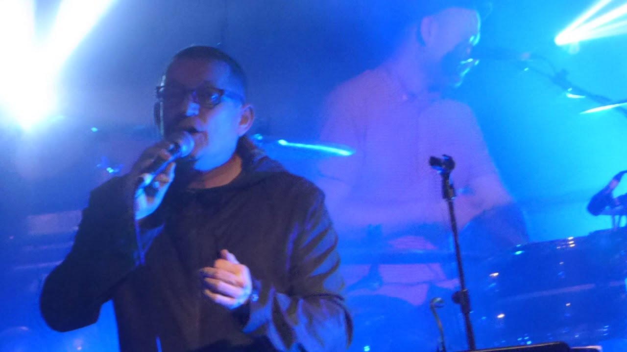 Paul Heaton & Jacqui Abbott - Hold On To What ? - Live @ Colne Muni - 28th October 2015
