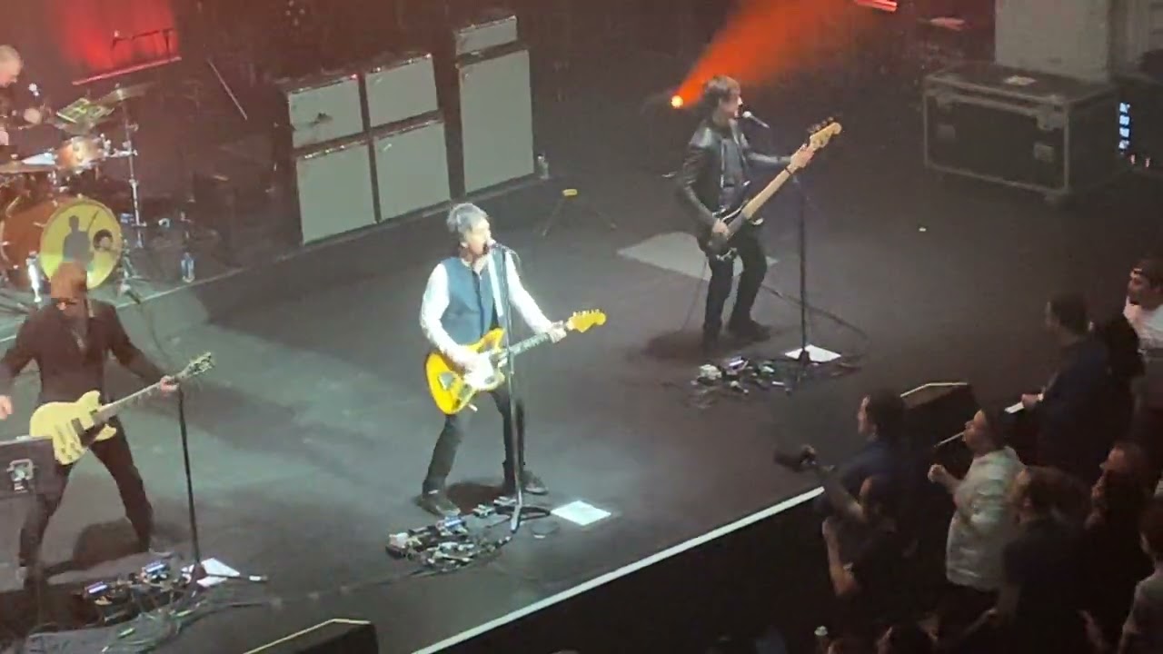 Johnny Marr live - &ldquo;Easy Money,&rdquo; Boston, MA 10/10/24