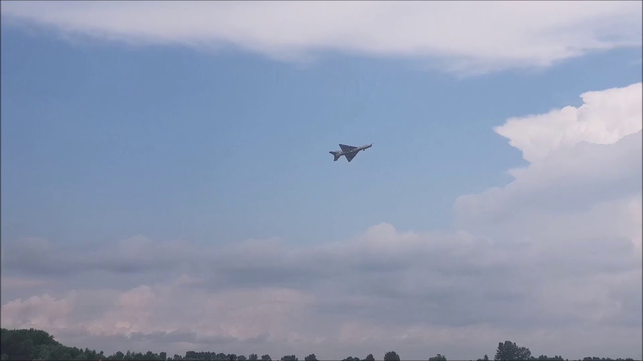 Pure sound - Mig-21passes @ CIAV2018