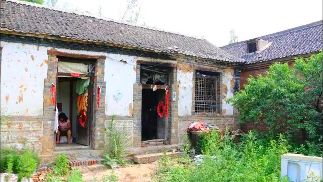 Grandma gave her grandson $10,000 and told him to restore her Old House -Leaving the city