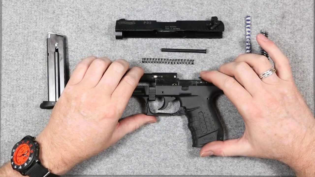 Zerlegen der Walther P22 f&uuml;r die Reinigung
