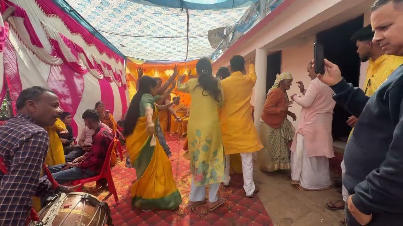 Pahadi Dance in Dhol damo ❤️ Pahadi culture #pahadilifestyle #uttarakhand #garhwal 