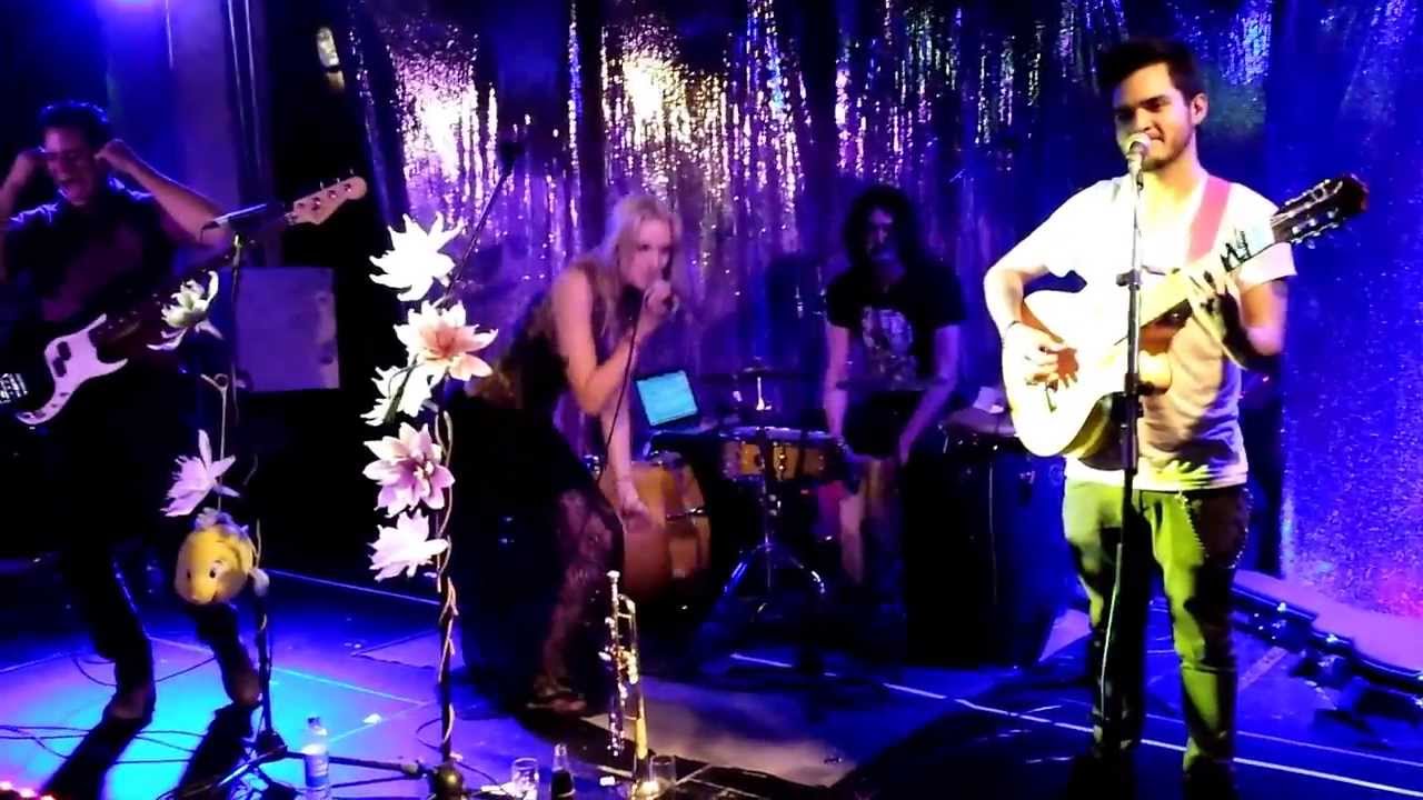 Jenny and the Mexicats - Me duele a caminar (vivo)