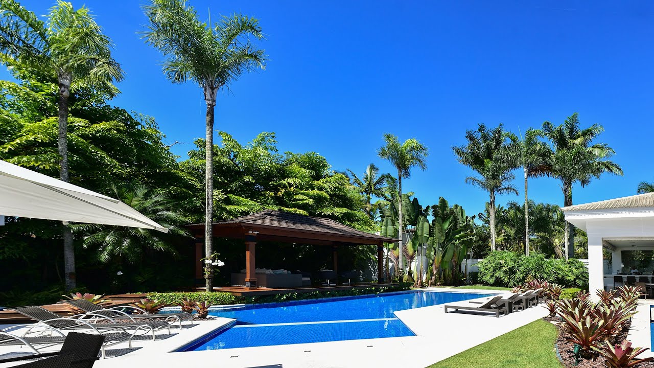 Mansão  A VENDA no Jardim Acapulco na praia de Pernambuco em Guarujá, mobiliada e decorada.