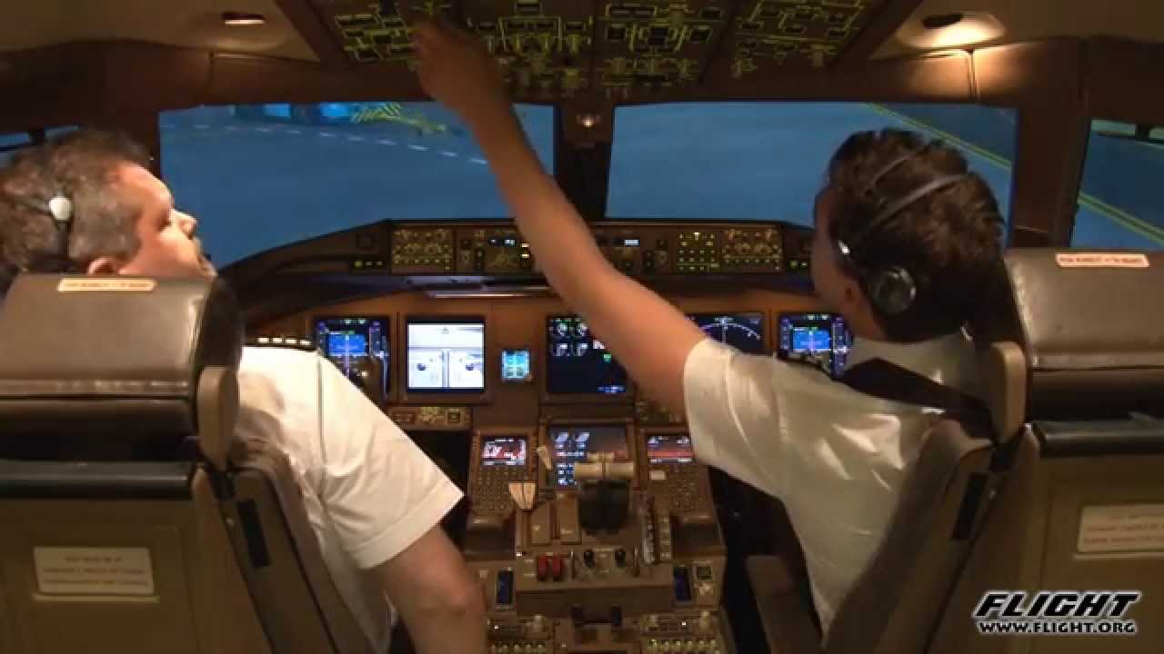 Boeing 777 return to gate after a slats failure