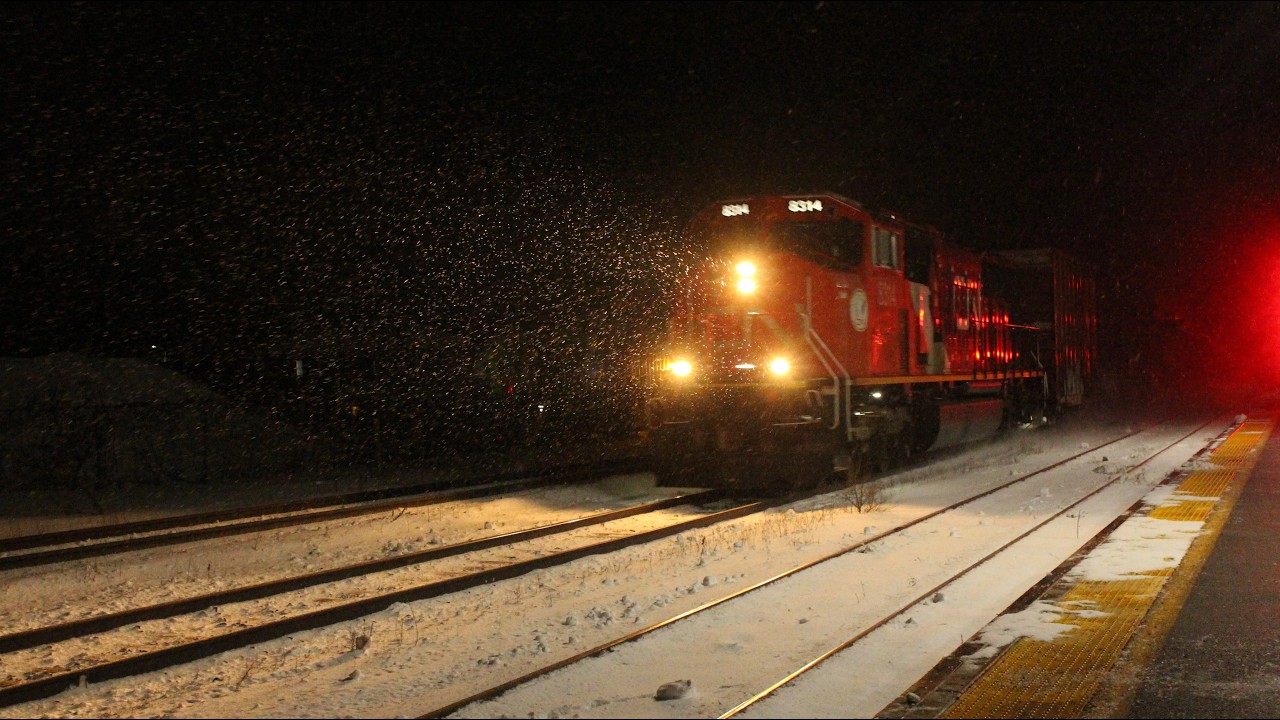 CN M306 - 8314E meets VIA 669 at Brockville - January 12, 2026