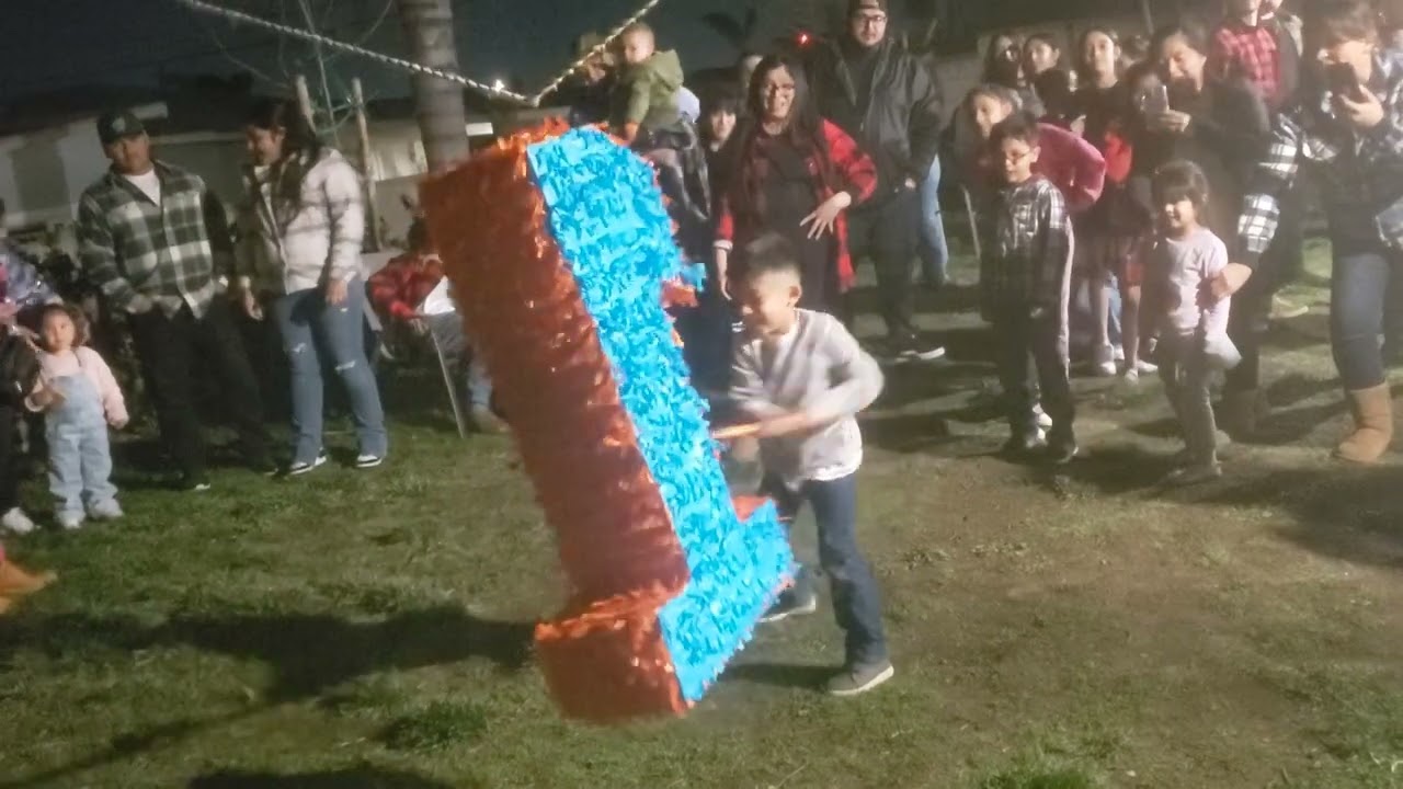 En el cumpleaños  de mi sobrino Alex Arias Albarran en Fontana California