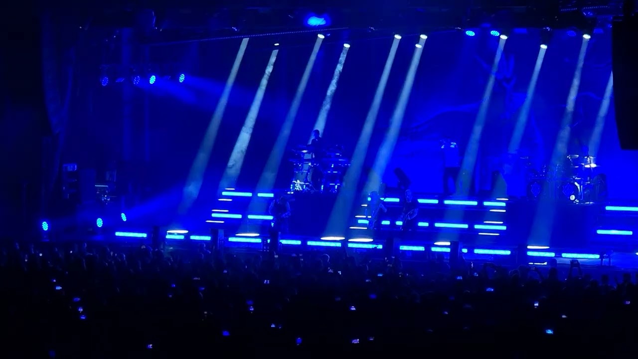 In Flames - Düsseldorf 12.10.24 - Intro & Cloud Connected (live)