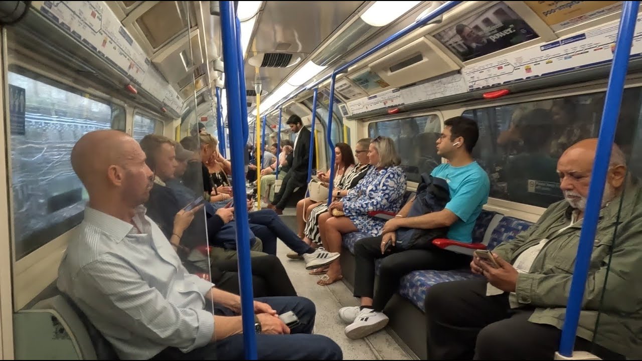 London Tube - Heathrow to Earl's Court