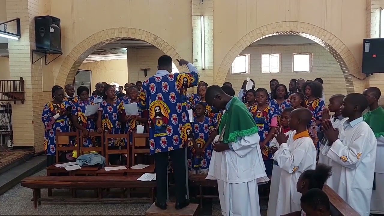 CHORALE FRATERNITÉ - Agnus Dei (Missa Ioannis pauli secundi) | sortie Likasi Saint-Sauveur