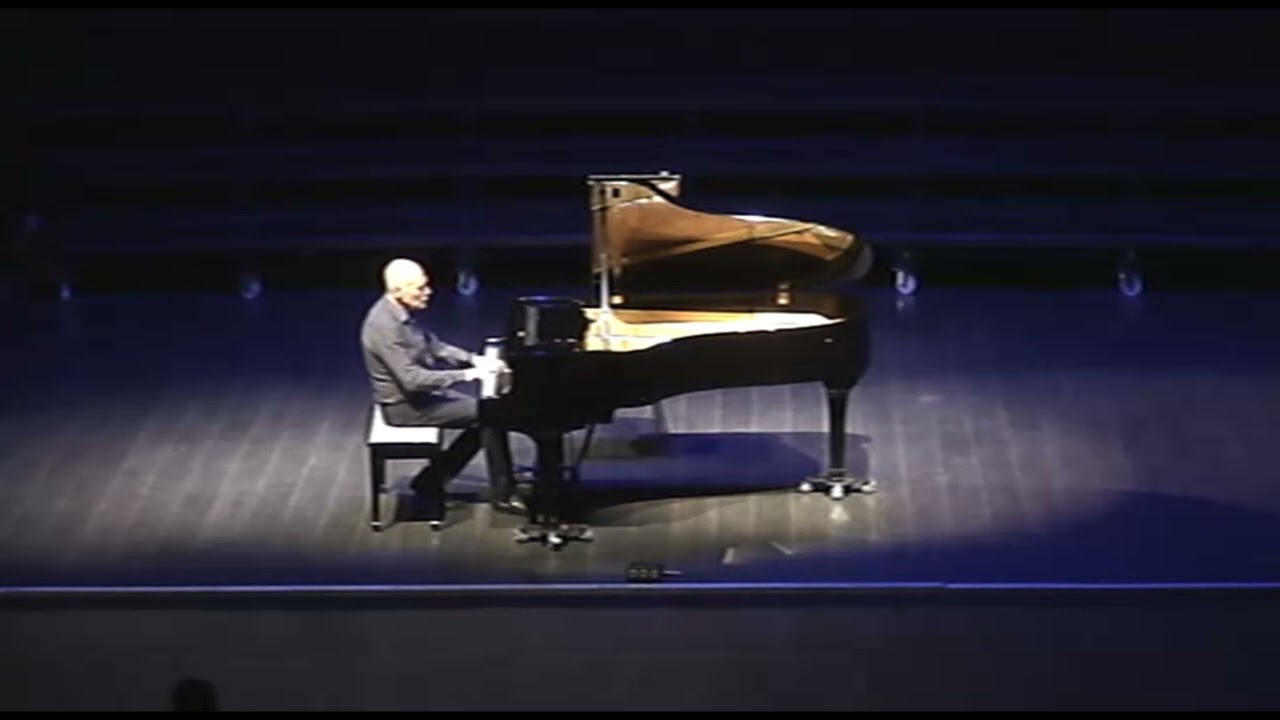 A Alexiou playing Dance Greque op 16b by Nicolas Astrinidis