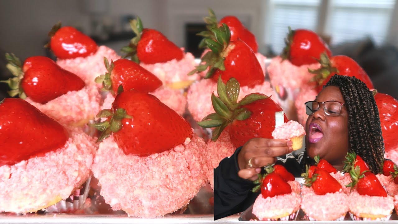 STRAWBERRY CRUNCH CUPCAKES RECIPE + EATING