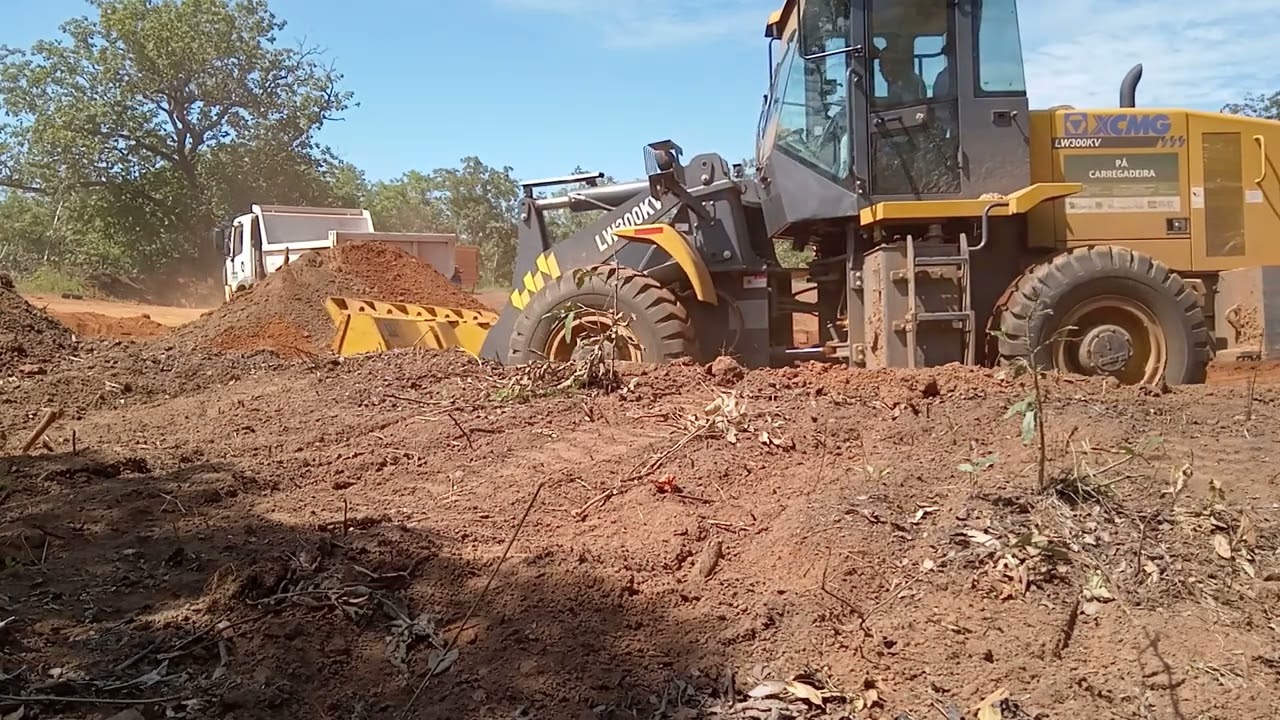 XCMG E muito Boa, muita potencia xcmg 300 E um terror Rasga chão Duro mesmo!!!