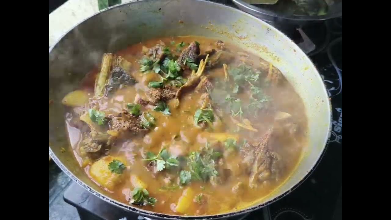 আলু দিয়ে আর মাছের মাথা একবার খেলে বার বার খেতে হবে 🥰👍