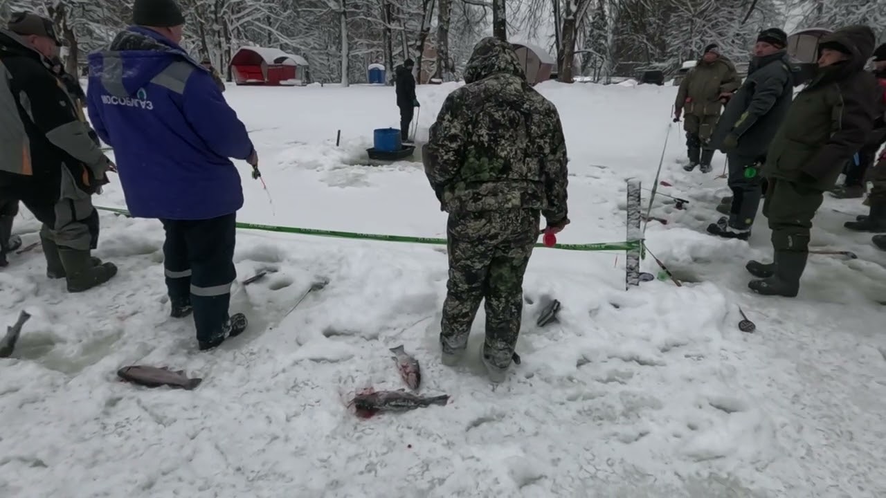 Ловля форели со льда на запуске РК Ольгово.