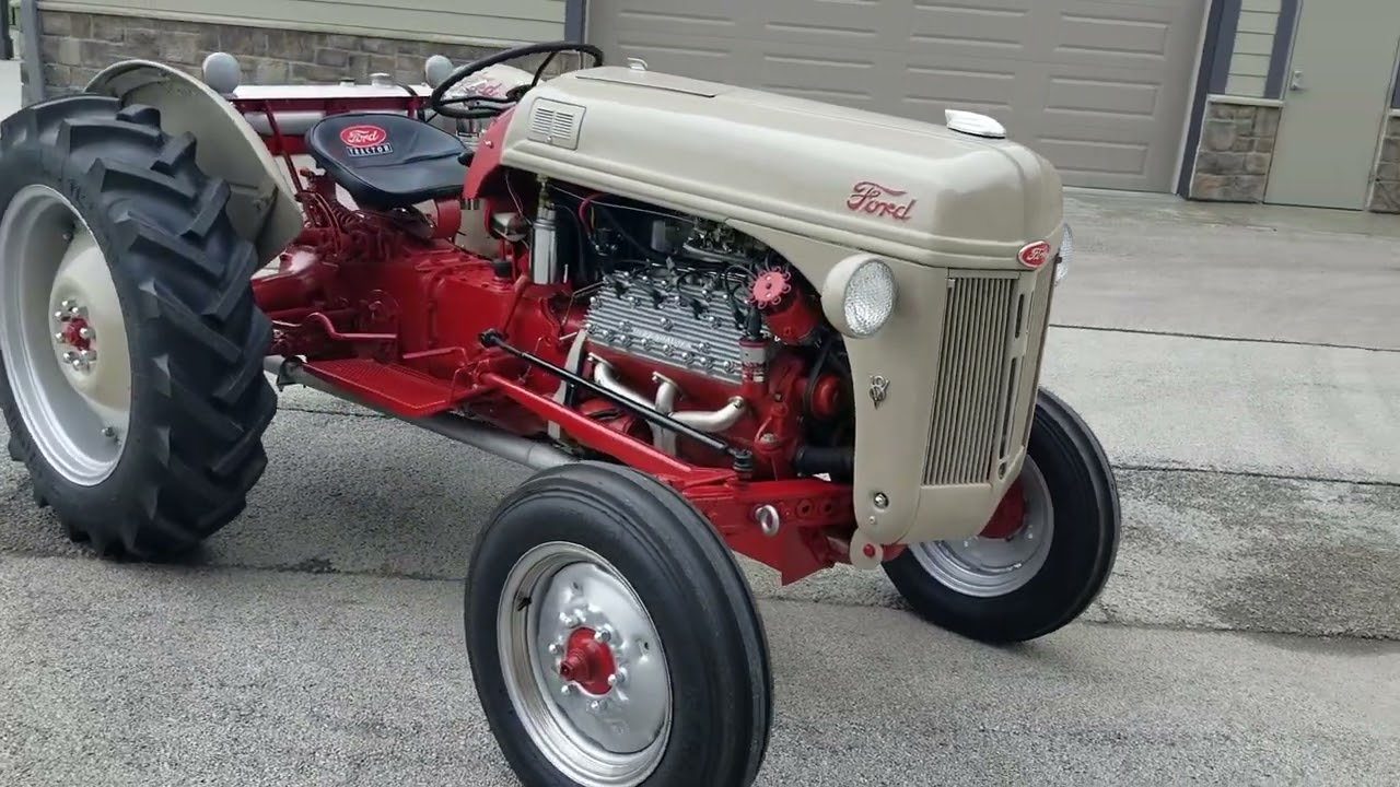 1952 Ford 8N Flathead V8 Startup and Walk around