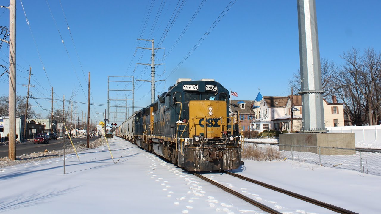 MI-21 & CA-11 in Woodbury on 2/5/26 - CSXT 2505 & CSXT 8881 lead with NF K5LA's