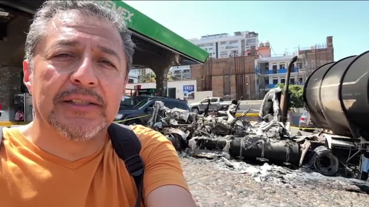 Stranded by Mexican drug cartel violence U.S. news producer documents Puerto Vallarta recovery