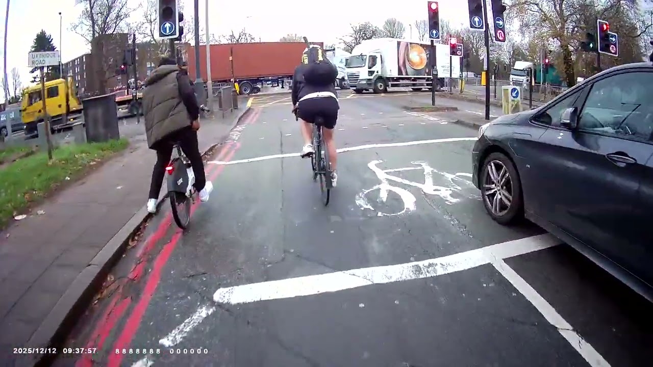 Cycling West Ealing to North Acton 12/12/2025