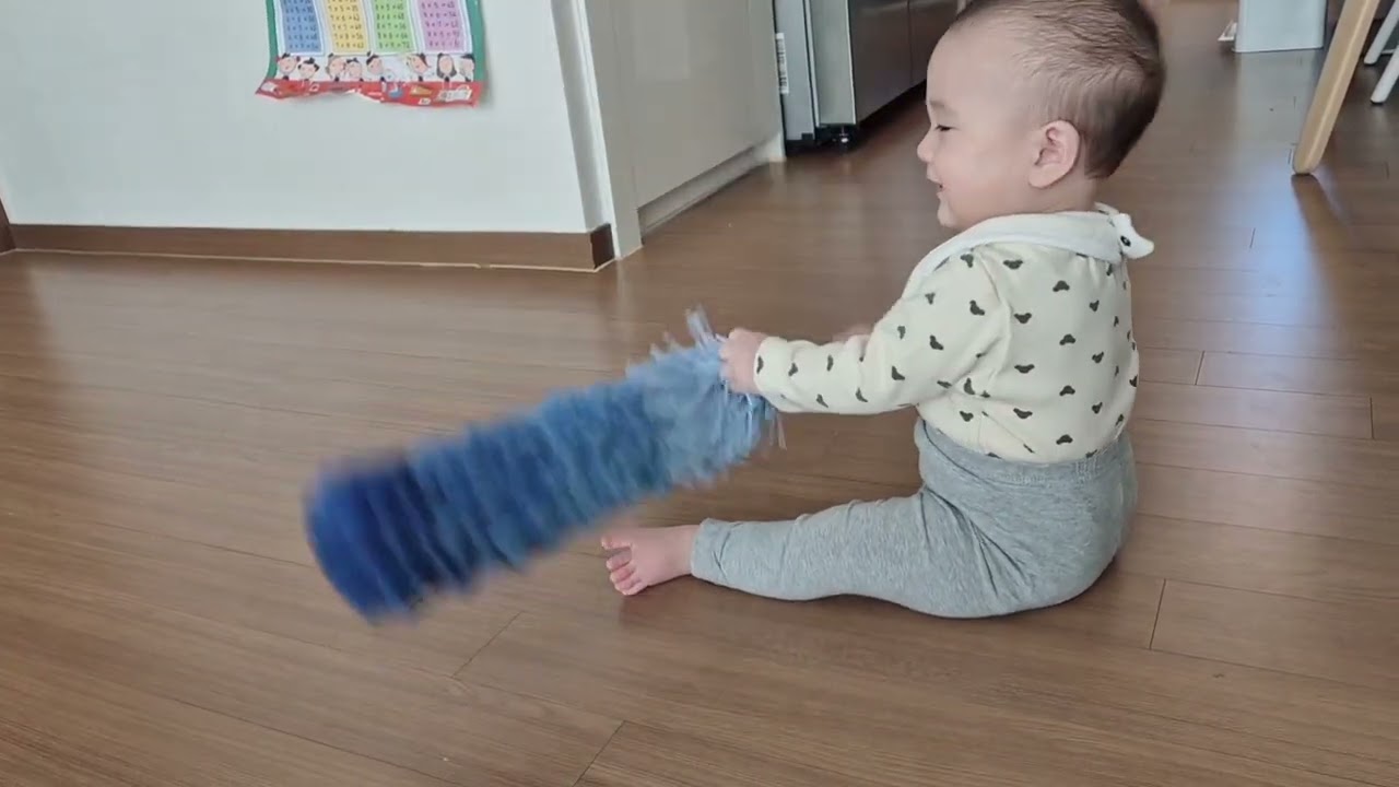 청소하는 아기 여동생 #오늘의힐링 #청소 #아기 #아기청소