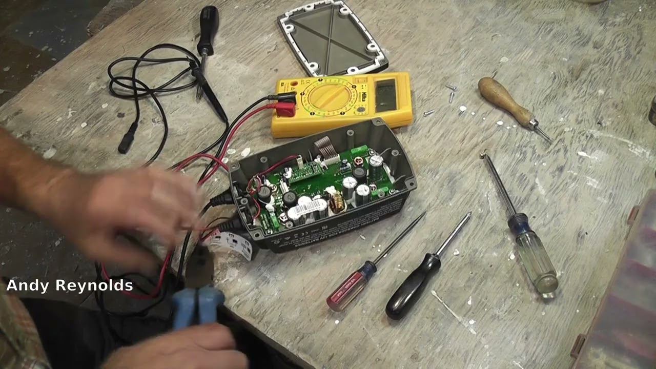 30A @14v Living van solar, faulty Ctek controller, hidden fuse for solar and alternator charging