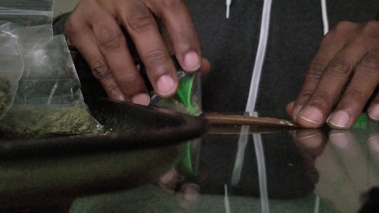 How to roll a blunt with Green Monkey Grinder (unofficial content)
