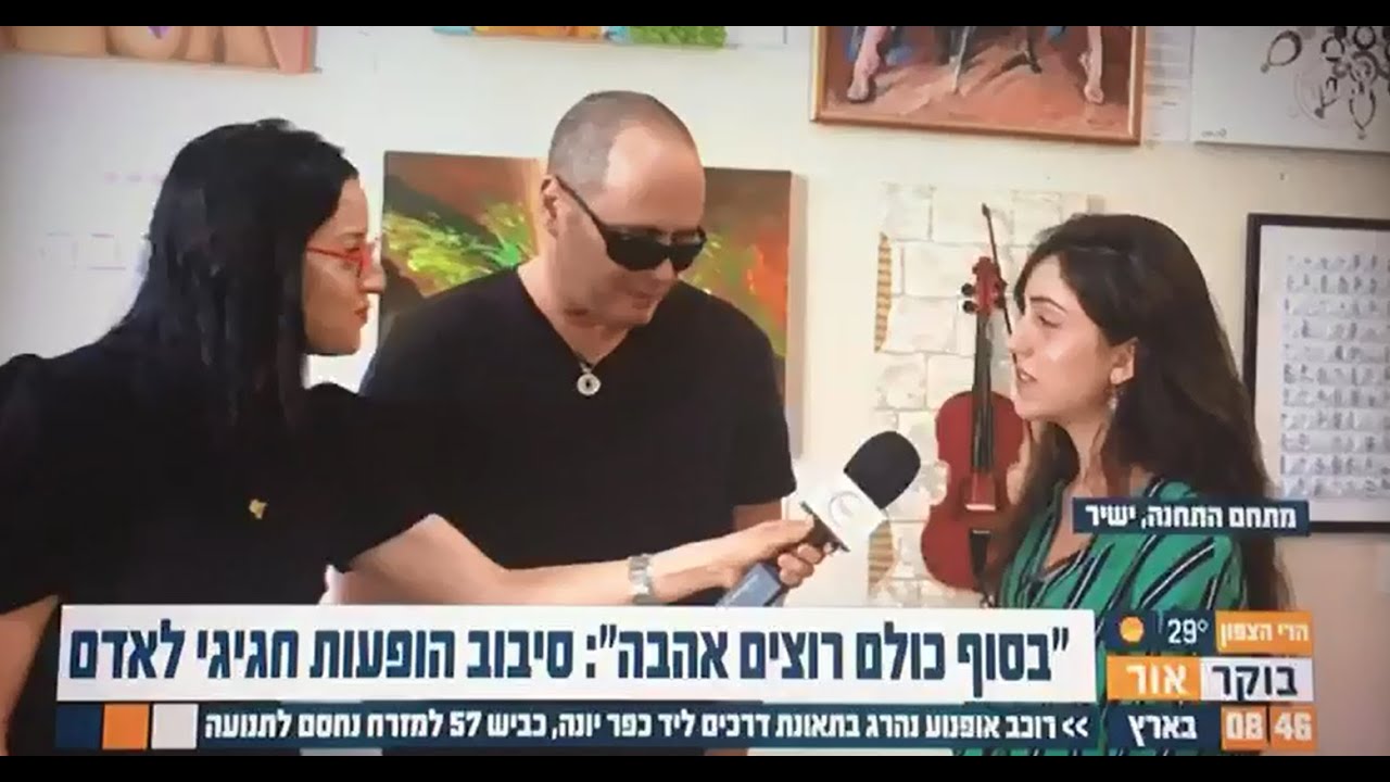 ראיון ישיר מהגלריה -ערוץ 10- עם הזמר אדם בעקבות התערוכה 