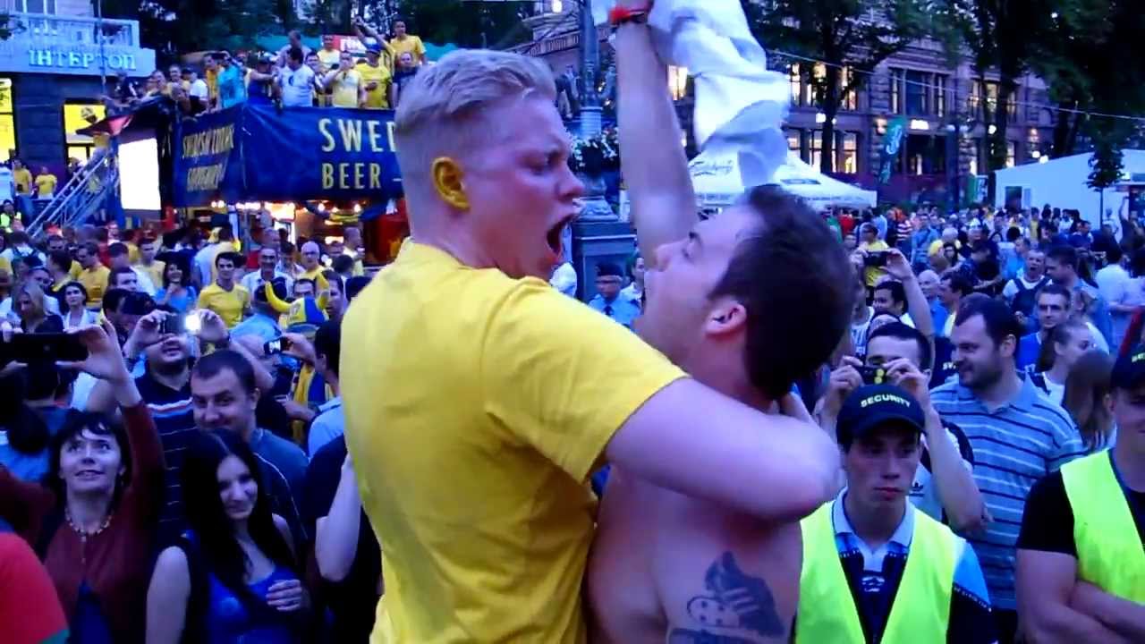 EURO 2012 England fans vs Swedish fans, Swedish Corner, Kiev(5)