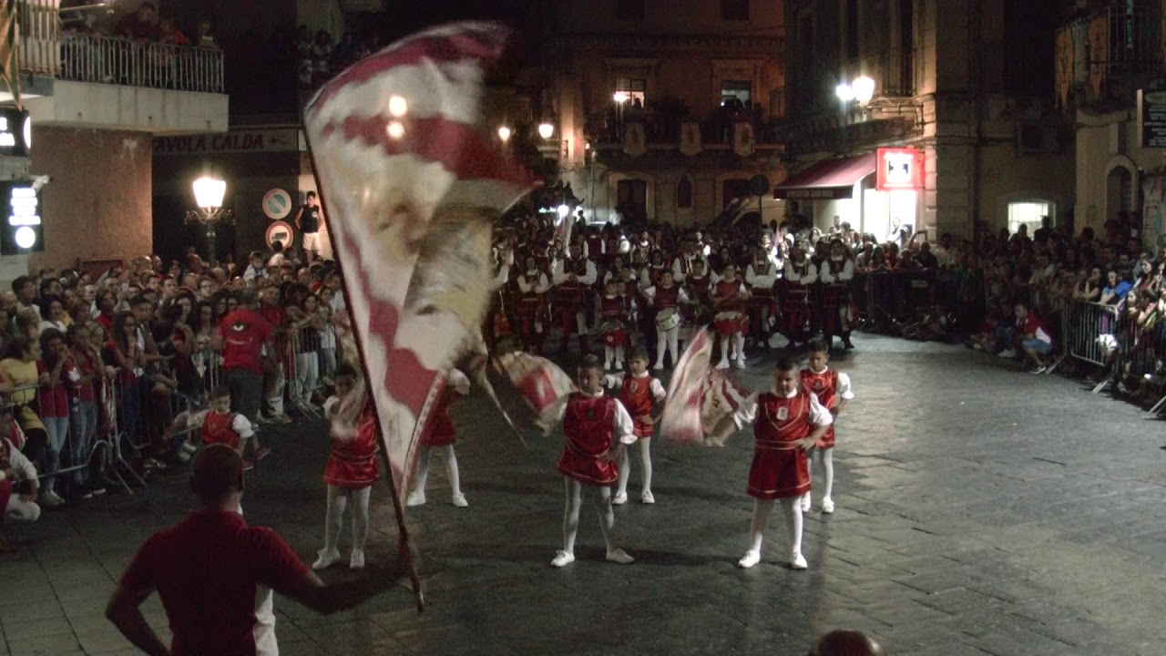 Esibizione sbandieratori Rione Panzera Motta S. Anastasia 25 Ag. 2018