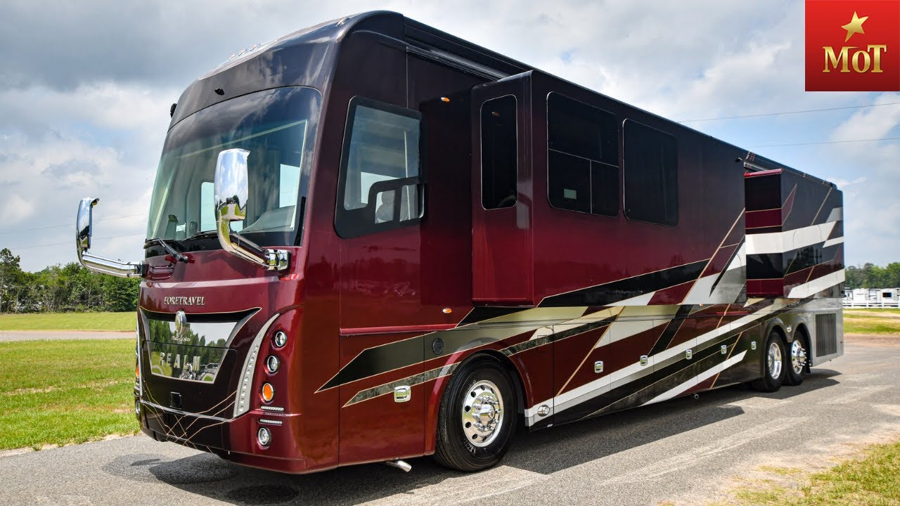 Motorhomes of Texas 2023 Foretravel Realm P1426