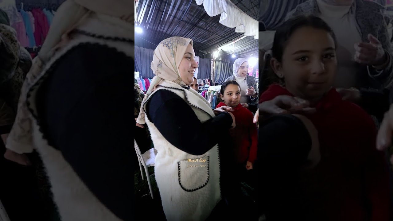 الدكتوره امل سامى بتوزع دولارات و يورو في بازار بيت العيله في الدلنجات بنادي جولدن