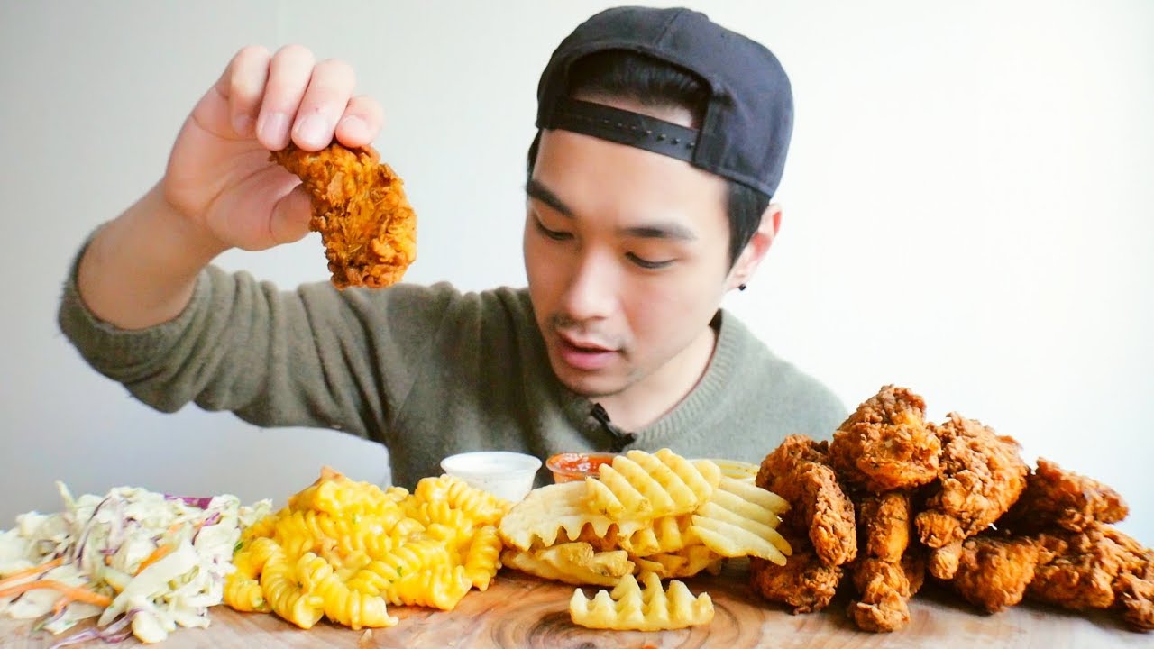 Тенди, вафли фри, макароны с сыром Angry и салат из капусты — MUKBANG