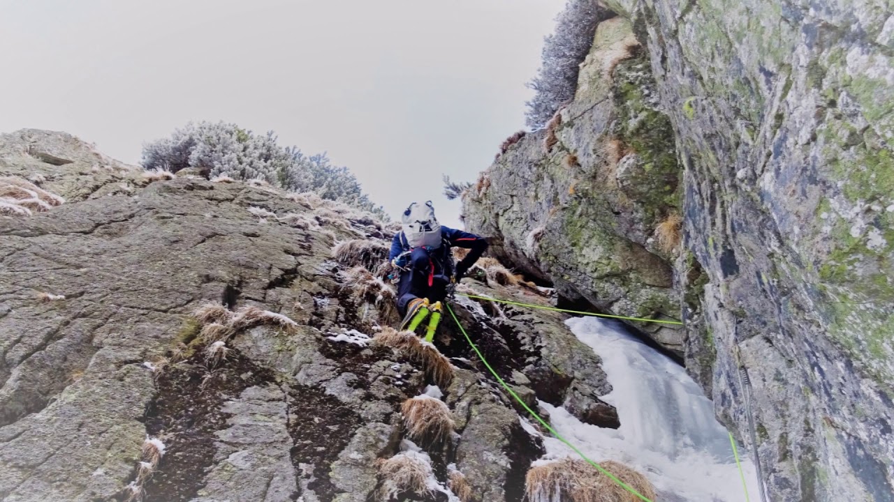 Winter mix climbing  M4 stena pod skokom